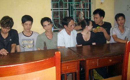 Triệt phá ổ nhóm buôn bán, sử dụng ma túy trong nhà nghỉ - 1 Triệt phá ổ nhóm buôn bán, sử dụng ma túy trong nhà nghỉ - 1