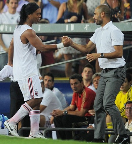 Ronaldinho được chào đón nhiệt thành tại Nou Camp - 3