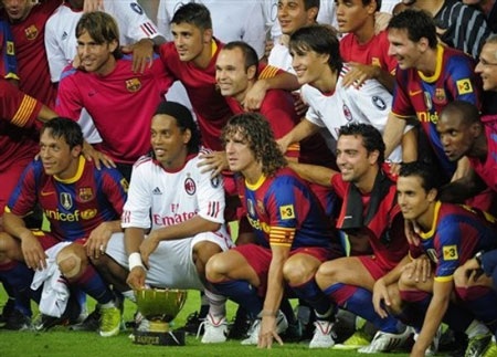 Ronaldinho được chào đón nhiệt thành tại Nou Camp - 6