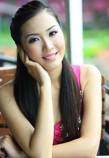 Á hậu Thùy Trang sinh ra trong gia đình khá giả - 1 Á hậu Thùy Trang sinh ra trong gia đình khá giả - 1