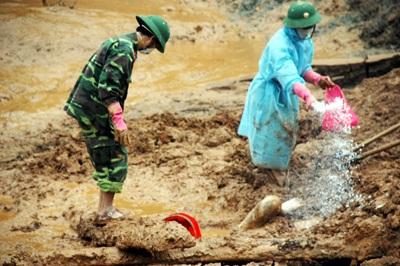 Tìm thấy nạn nhân thứ 2 vụ lở núi, thêm 1 người tử vong do sạt ta luy - 1