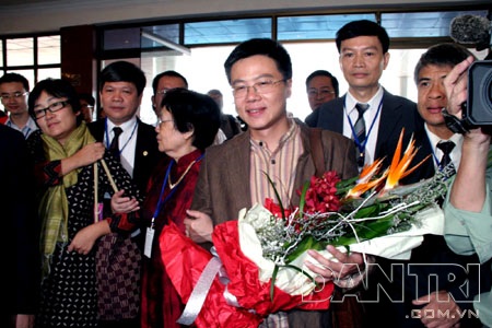 GS Ngô Bảo Châu hạnh phúc khi trở về Việt Nam - 1