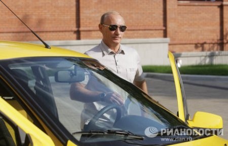 Thủ tướng Putin lái xe Lada đi xuyên Nga - 3