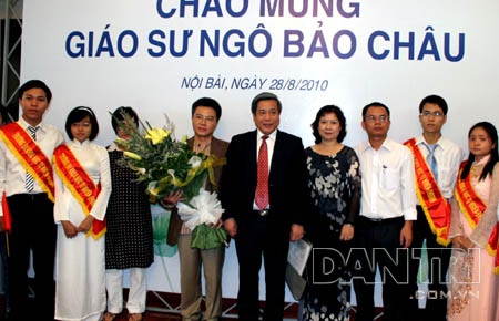 GS Ngô Bảo Châu hạnh phúc khi trở về Việt Nam - 8