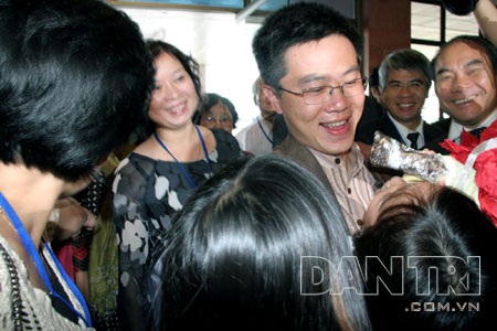 GS Ngô Bảo Châu hạnh phúc khi trở về Việt Nam - 7