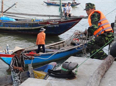 Xem tổng diễn tập phòng chống lụt bão, cứu nạn trên biển - 7 Xem tổng diễn tập phòng chống lụt bão, cứu nạn trên biển - 7