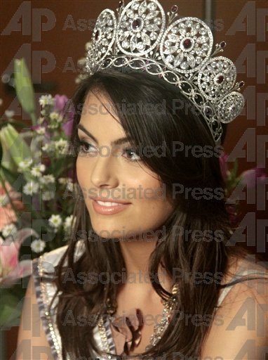 Tân HHHV bận bịu trả lời phỏng vấn  - 5 Tân HHHV bận bịu trả lời phỏng vấn  - 5