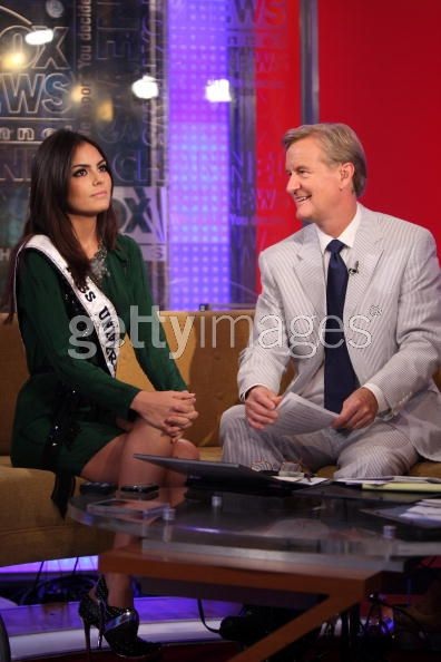 Tân HHHV bận bịu trả lời phỏng vấn  - 8 Tân HHHV bận bịu trả lời phỏng vấn  - 8