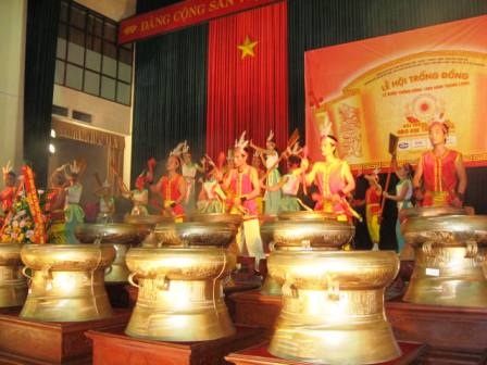 Lễ tiến dâng 100 trống đồng nghìn năm Thăng Long - 1 Lễ tiến dâng 100 trống đồng nghìn năm Thăng Long - 1