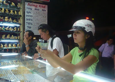 Người dân “không ngại” vàng nhái - 1