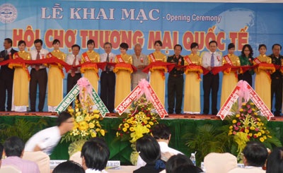 Hơn 160 doanh nghiệp tham gia Hội chợ thương mại quốc tế Cần Thơ 2010 - 1 Hơn 160 doanh nghiệp tham gia Hội chợ thương mại quốc tế Cần Thơ 2010 - 1