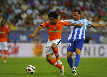 Valencia và Sevilla khởi đầu ấn tượng tại La Liga - 1