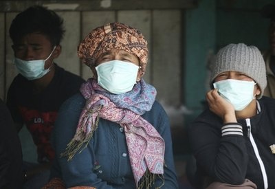 Indonesia: Núi lửa 400 năm ngủ yên bất ngờ “thức giấc” - 4