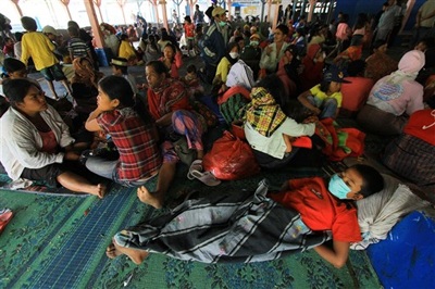 Indonesia: Núi lửa 400 năm ngủ yên bất ngờ “thức giấc” - 7