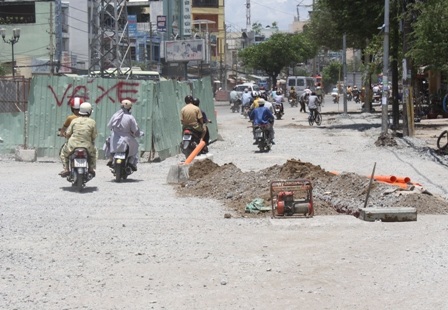 TPHCM: Lô cốt vẫn ngổn ngang trước dịp lễ 2/9 - 4