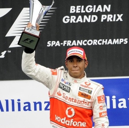 “Ngọc đen” Hamilton tỏa sáng trong chiều mưa kịch tính - 1