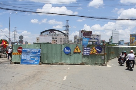 TPHCM: Lô cốt vẫn ngổn ngang trước dịp lễ 2/9 - 1