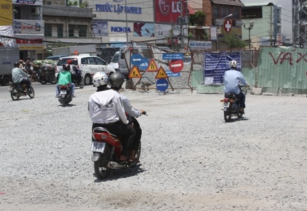 TPHCM: Lô cốt vẫn ngổn ngang trước dịp lễ 2/9 - 3