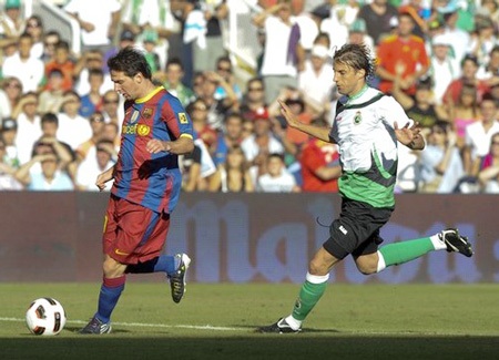 Barcelona đại thắng Racing trong ngày mở màn - 1