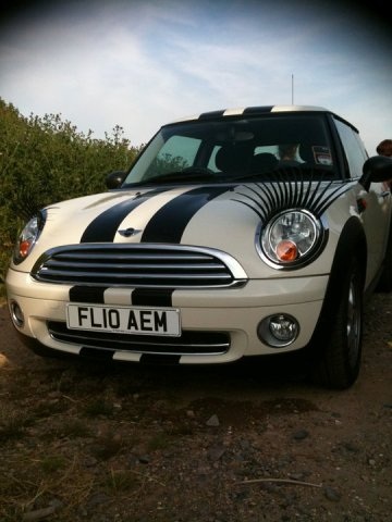 Lắp mi giả cho “xế” - 1