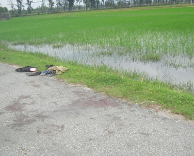 Lại một vụ đánh chết kẻ trộm chó, thiêu rụi xe máy - 1