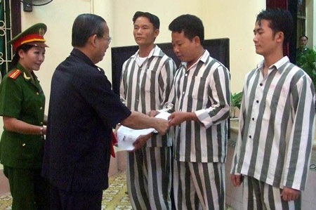 Niềm vui ngày đặc xá - 1 Niềm vui ngày đặc xá - 1