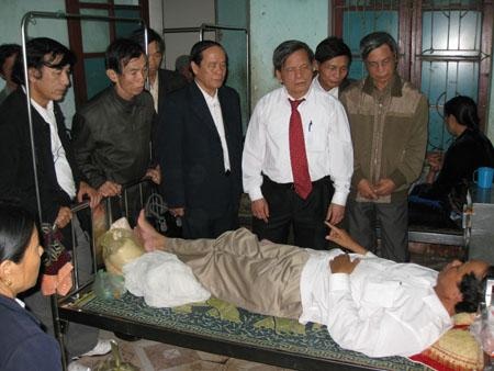 Trục trặc phiên tòa xử vụ nhà báo bị hành hung - 1