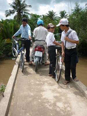 Chuyện về “Cây cầu đau thương” - 3