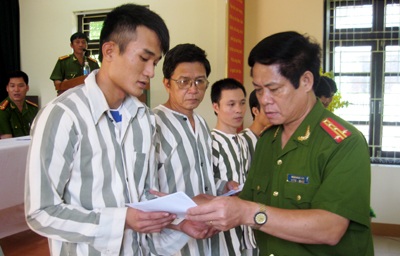 Niềm vui ngày đặc xá - 6 Niềm vui ngày đặc xá - 6