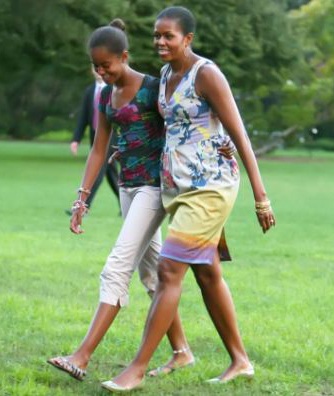 “Choáng” với chiều cao ngất ngưởng của con gái Obama  - 2