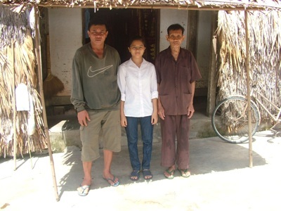 Thán phục người đàn ông nuôi cha mẹ già, hai con vào đại học - 2