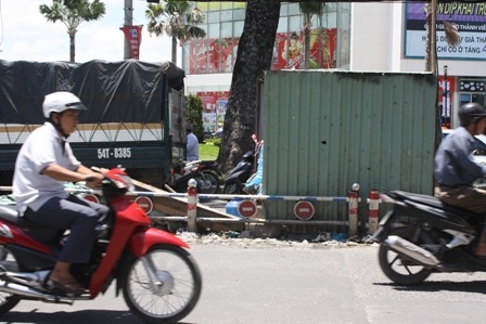 Lô cốt kỳ lạ trên đường phố  - 1