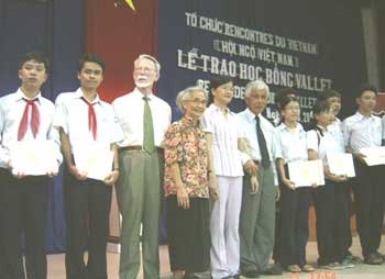 Nghệ An: 140 học sinh, sinh viên nhận học bổng Odon Vallet - 1 Nghệ An: 140 học sinh, sinh viên nhận học bổng Odon Vallet - 1