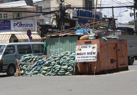 Lô cốt kỳ lạ trên đường phố  - 3