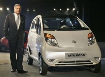 Xe rẻ nhất thế giới sắp tiến đến thị trường ASEAN - 1 Chủ tịch Ratan Tata trong lễ ra mắt xe Nano hồi đầu năm 2008