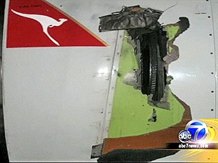 Máy bay chở 212 hành khách nổ động cơ - 1