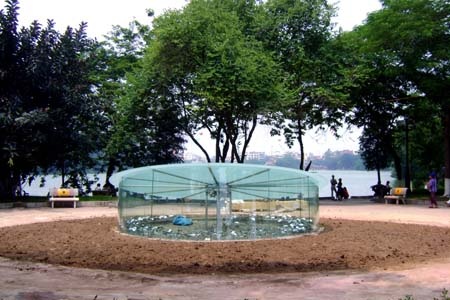 Đồng hồ khổng lồ bên bờ hồ Hoàn Kiếm - 2 Đồng hồ khổng lồ bên bờ hồ Hoàn Kiếm - 2