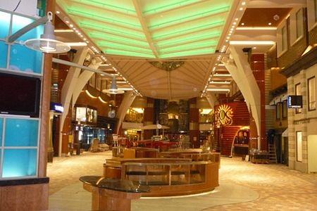 Hé lộ tàu du lịch lớn nhất thế giới  - 7