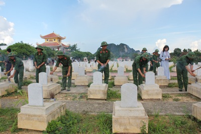 Tri ân hơn 15.000 anh hùng liệt sĩ và người có công dịp Quốc khánh - 8