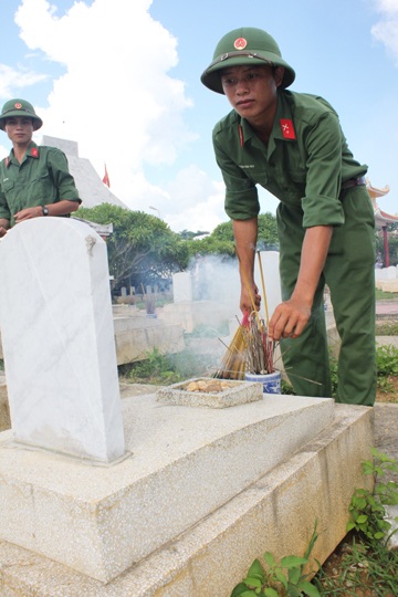 Tri ân hơn 15.000 anh hùng liệt sĩ và người có công dịp Quốc khánh - 7