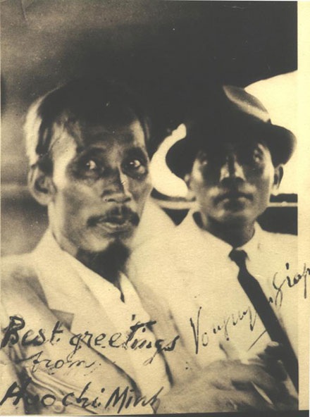 Bức ảnh có một không hai về Cụ Hồ và Tướng Giáp - 1 Bức ảnh có một không hai về Cụ Hồ và Tướng Giáp - 1