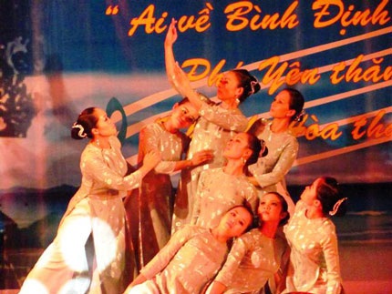 Phú Yên: Chào mừng ngày Âm nhạc Việt Nam lần thứ nhất - 5 Phú Yên: Chào mừng ngày Âm nhạc Việt Nam lần thứ nhất - 5