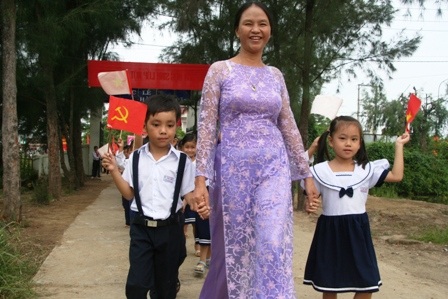 Thừa Thiên - Huế: Gần 300.000 HS náo nức bắt đầu năm học mới - 7