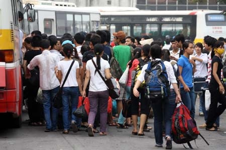 Ùn ùn trở lại thủ đô sau kỳ nghỉ lễ - 4 Ùn ùn trở lại thủ đô sau kỳ nghỉ lễ - 4