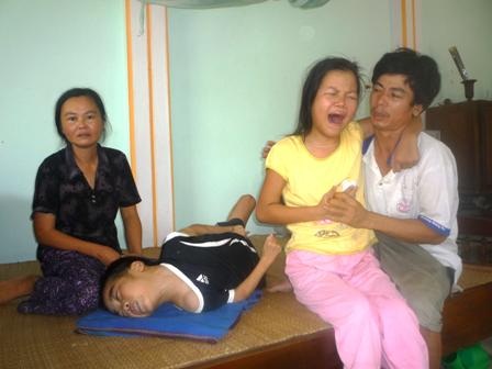 Nước mắt rơi khi các con bị bệnh tật hành hạ - 3