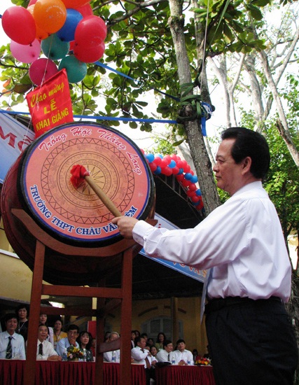 Thủ tướng Nguyễn Tấn Dũng dự khai giảng tại Cần Thơ - 2 Thủ tướng Nguyễn Tấn Dũng dự khai giảng tại Cần Thơ - 2