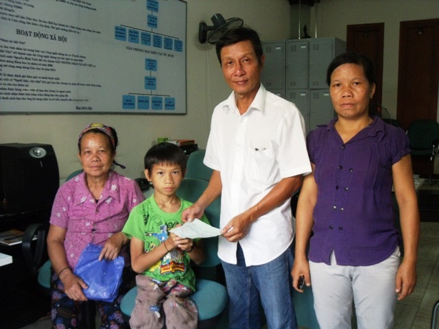 Việt kiều Mỹ giúp em Lương Văn Mậu gần 20 triệu đồng - 2