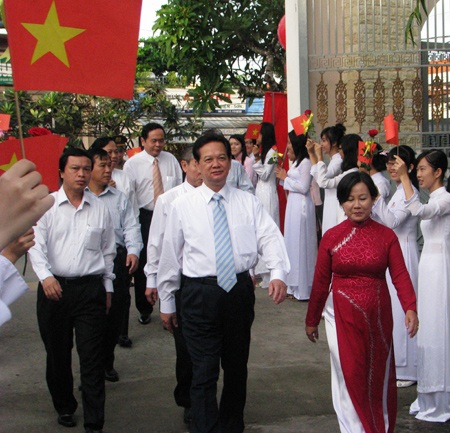 Thủ tướng Nguyễn Tấn Dũng dự khai giảng tại Cần Thơ - 1 Thủ tướng Nguyễn Tấn Dũng dự khai giảng tại Cần Thơ - 1