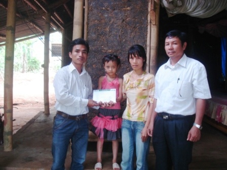 Quà bạn đọc đến với cháu bé bị bệnh tim - 1