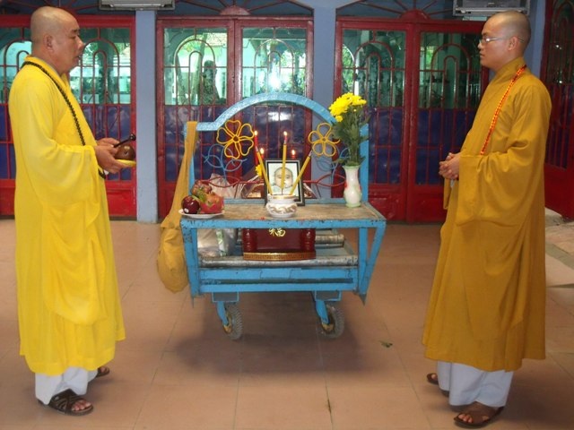 Chùm ảnh: Lễ tang bé Nhân Ái - 13